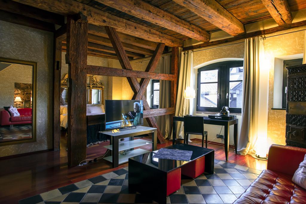 Le B. Suites, Chambres & Restaurant Рикевир Экстерьер фото