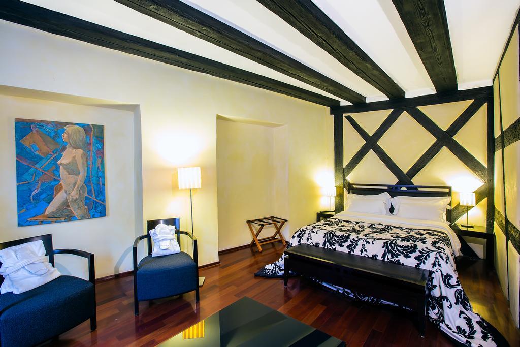 Le B. Suites, Chambres & Restaurant Рикевир Экстерьер фото