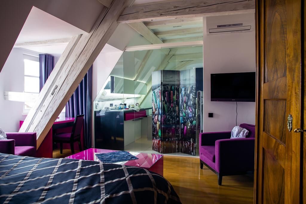 Le B. Suites, Chambres & Restaurant Рикевир Экстерьер фото