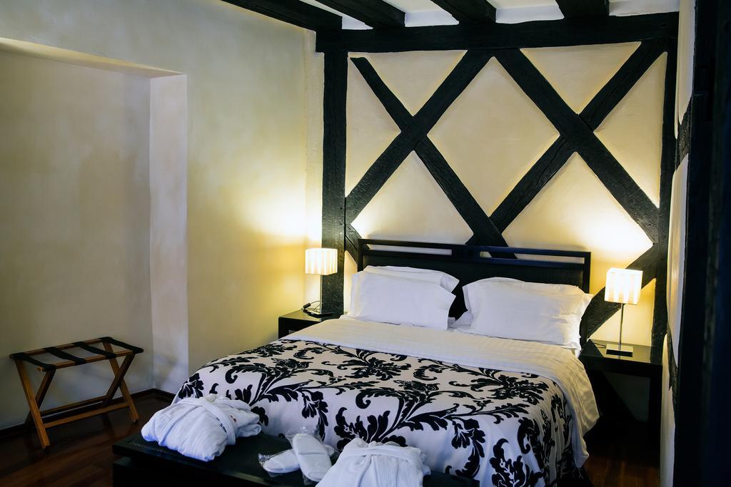 Le B. Suites, Chambres & Restaurant Рикевир Экстерьер фото