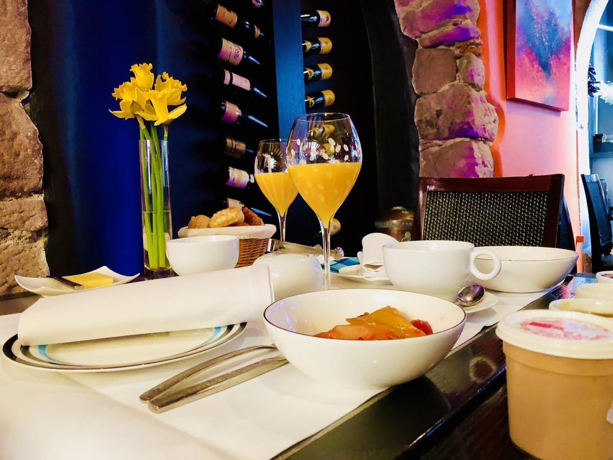 Le B. Suites, Chambres & Restaurant Рикевир Экстерьер фото